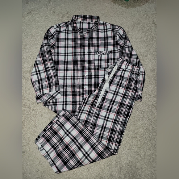Vuctoria'sSecret Flannel Pajama Set Size S - Picture 5 of 6